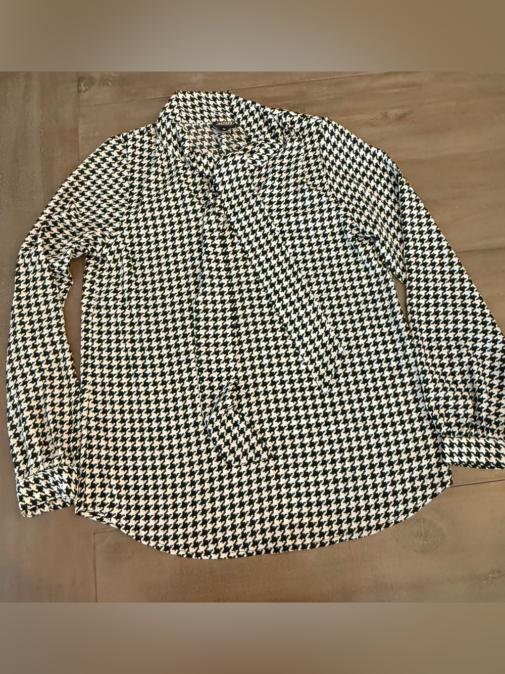 RetroLicious Shirt Small White Black Houndstooth Plaid New With Tags